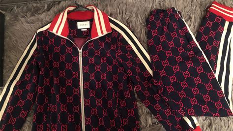 tracolla gucci falsa|gucci tracksuit vs counterfeit.